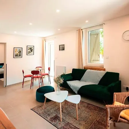 Apartment 5 2 Pieces Avec Parking *